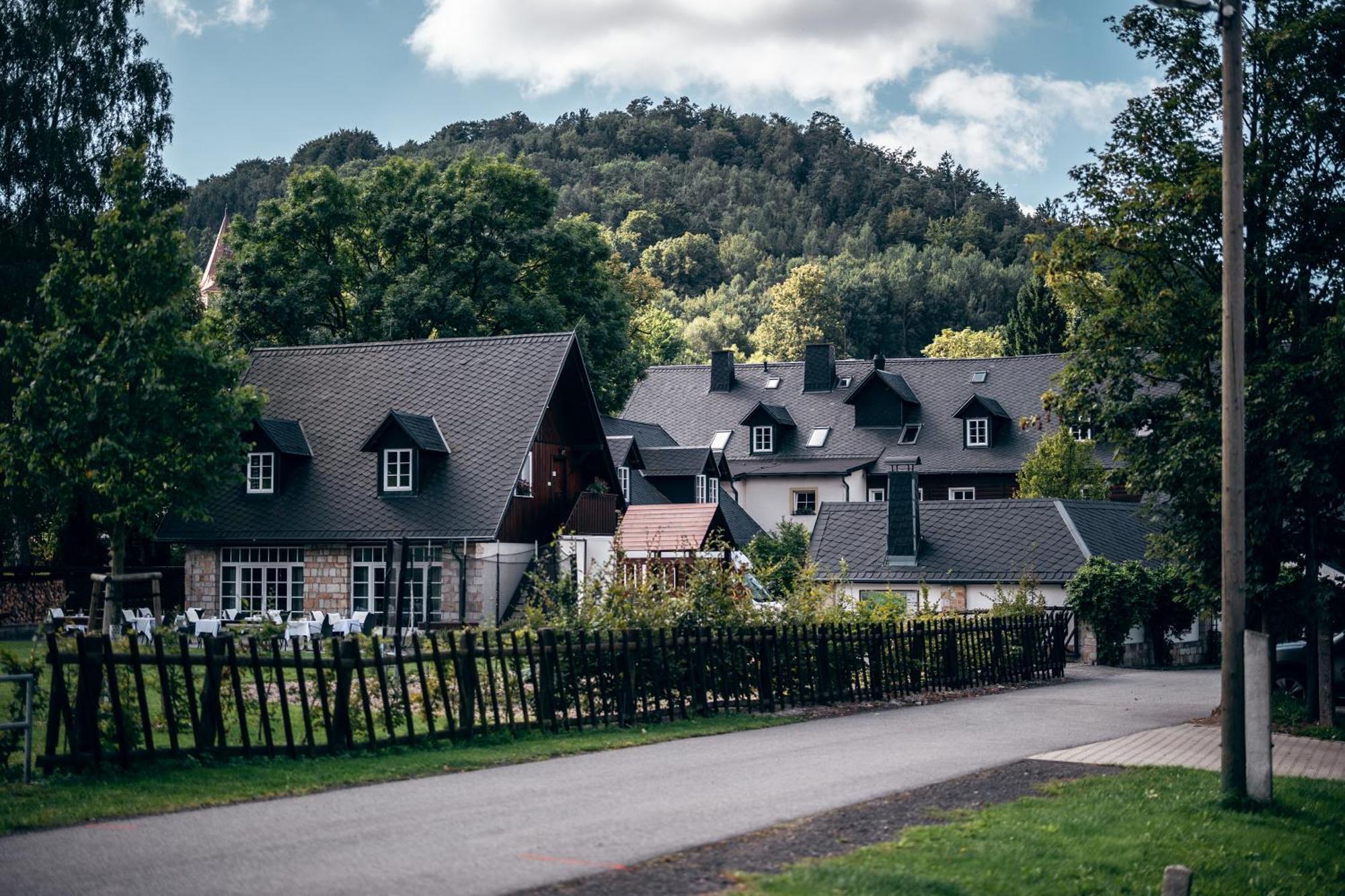 Penzion Pivnice - Jitravsky Dvorec Rynoltice Exterior foto