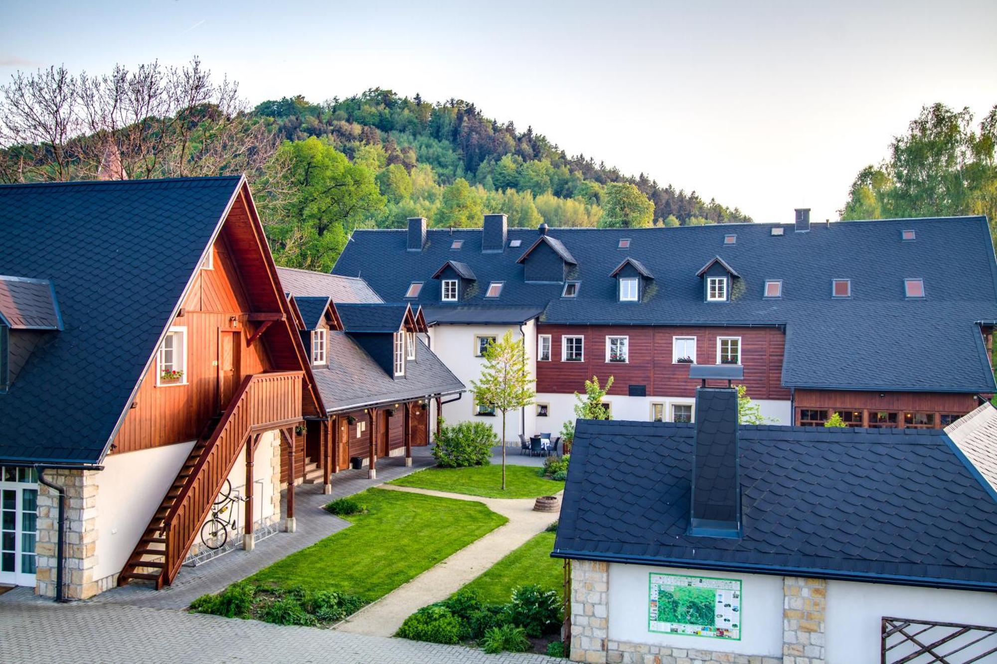 Penzion Pivnice - Jitravsky Dvorec Rynoltice Exterior foto