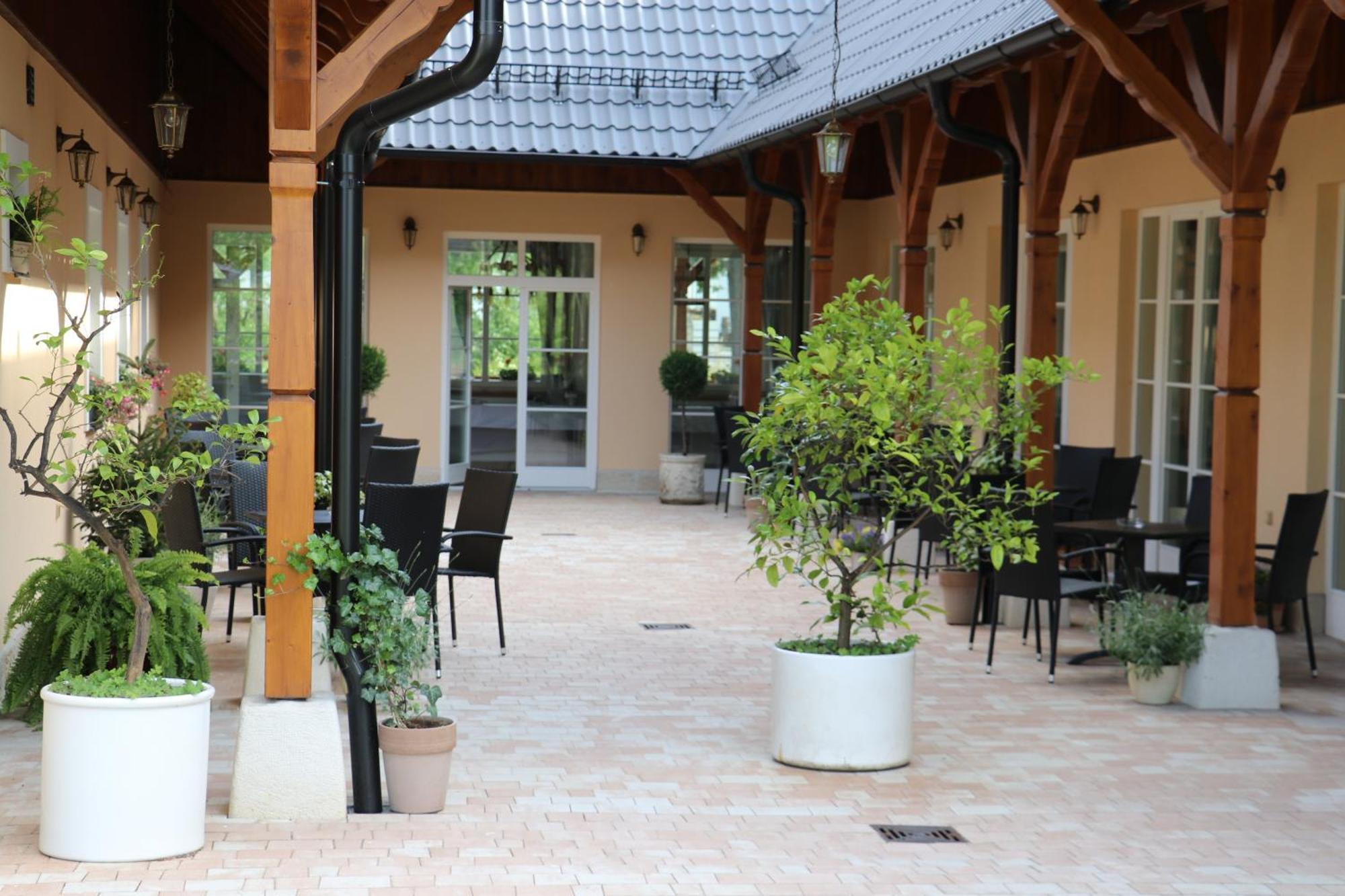 Penzion Pivnice - Jitravsky Dvorec Rynoltice Exterior foto